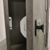 Hochwertiger Druckknopf-Verschluss mit Soft-Close und Grifffunktion, aus Zamak, Oberfläche: schwarz, Ausführung: quadratisch, 14.03.066-0. Massiver Druckknopf für Wohnwagen, Yacht, Privatflugzeug und viel mehr, von SISO Denmark – Bild 14