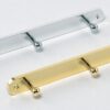 Hochwertige Garderobenleiste mit drei Haken, mit kugelförmigen Hakenspitzen, Oberfläche: silberfarbig, 240 mm (9,5″), MBF240-S. Kleiderstange für Flur, Büro, Hotel, Restaurant, Schlafzimmer und viel mehr, von Sugatsune / LAMP® (Japan) – Bild 3