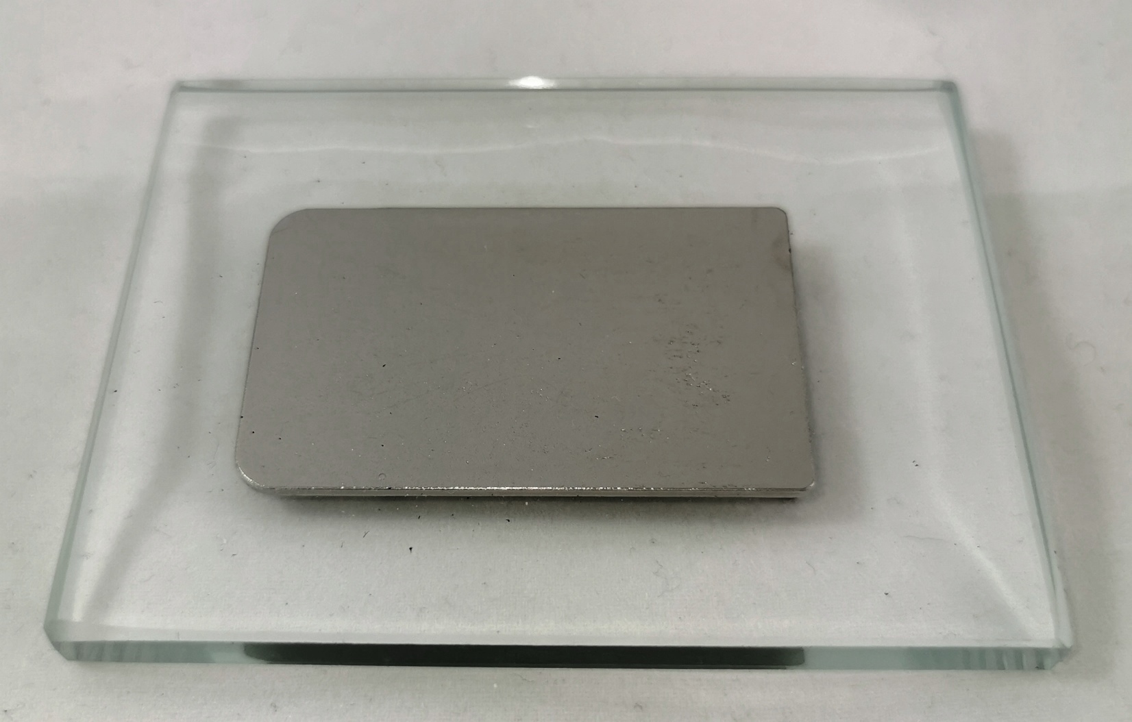 Komplettset Spiegelscharnier Tiomos Mirro, inkl. Soft-Close Dämpfer, Montageplatten und Abdeckkappe, Oberfläche: vernickelt, F029140325. Glasscharnier für Glastür, Spiegeltür und vieles mehr, Hersteller: GRASS – Bild 2