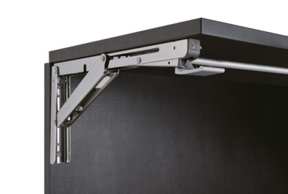 Praktische Verbindungsstange EB-907561 und EB-907572 von Sugatsune, Ausführung: für drei Klappkonsolen. Anwendung, Ansicht von links