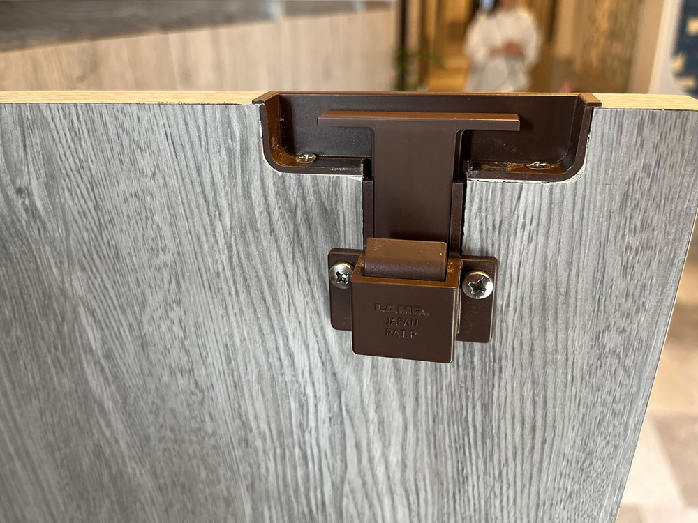 Versteckter Druckknopfriegel-Griff, Oberfläche: weiß, AK-60WT und AK-C60WT. Praktischer Sicherheitsriegel-Griff für Yacht-Innenausbau, Wohnmobil-Ausbau, Caravan-Möbel, Camper und vieles mehr, von Sugatsune / LAMP® (Japan) – Bild 11