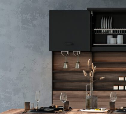 Hochwertiger Weinglashalter 8938011, 340 mm (13-25/64″) von EMUCA, verchromt. Anwendungsbeispiel