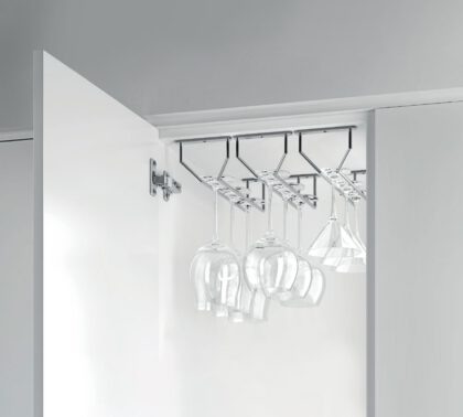 Hochwertiger Weinglashalter 8938011, 340 mm (13-25/64″) von EMUCA, verchromt. Anwendung im Küchenschrank