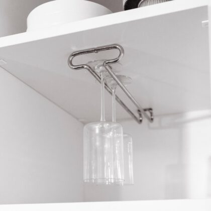 Hochwertiger Weinglashalter 8930111, 410 mm (16-9/64″) von EMUCA, verchromt. Anwendungsbeispiel